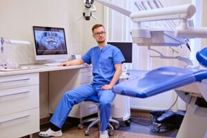 Odontologas kalba apie paciento amžių implantavimui